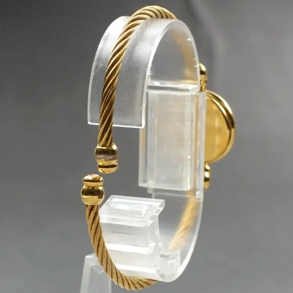 Gorgeous Gucci Pearl and Gold Watch